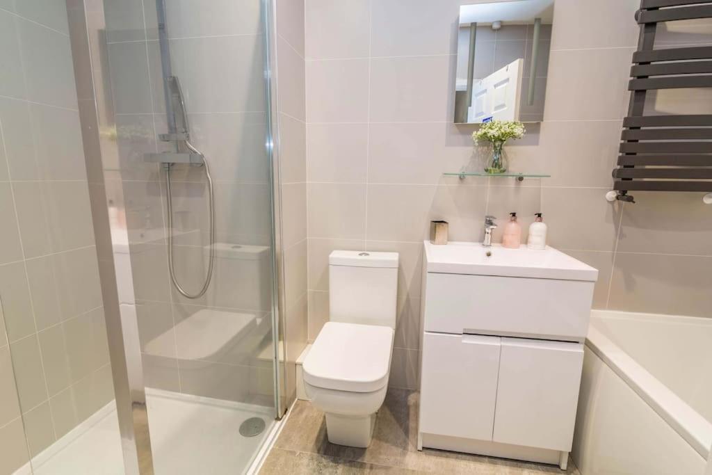 Lovely Home With Four Bedrooms And Private Garden And Parking, Close To Nottingham City Centre Exterior foto
