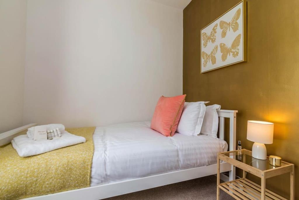 Lovely Home With Four Bedrooms And Private Garden And Parking, Close To Nottingham City Centre Exterior foto