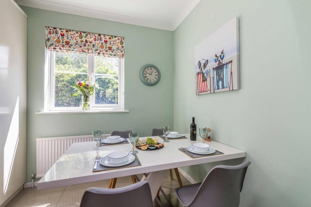 Lovely Home With Four Bedrooms And Private Garden And Parking, Close To Nottingham City Centre Exterior foto
