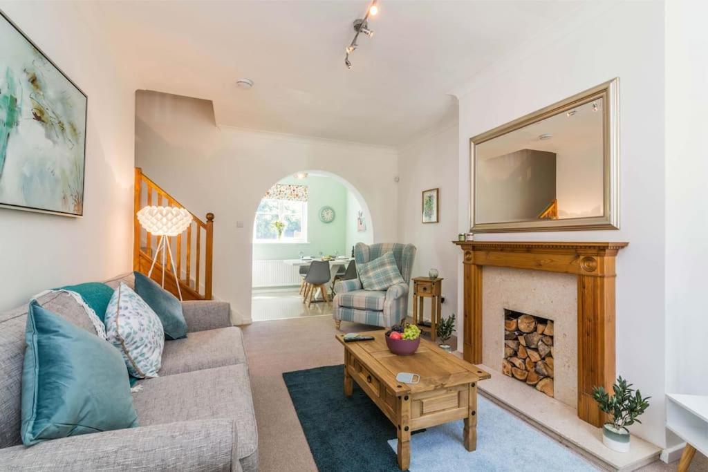Lovely Home With Four Bedrooms And Private Garden And Parking, Close To Nottingham City Centre Exterior foto