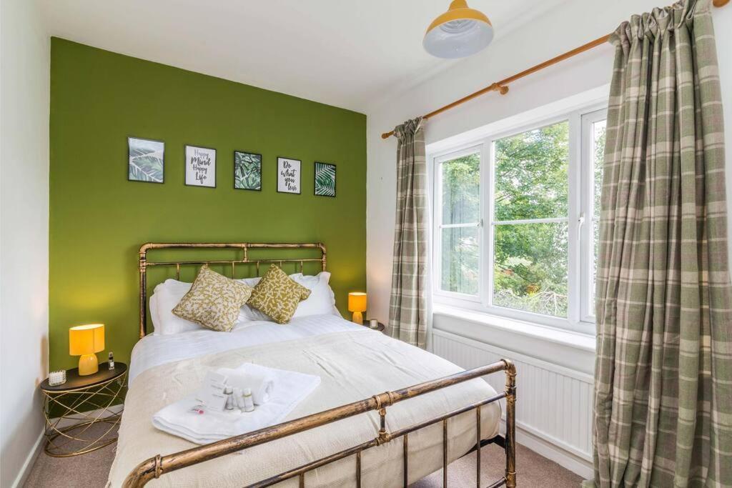 Lovely Home With Four Bedrooms And Private Garden And Parking, Close To Nottingham City Centre Exterior foto