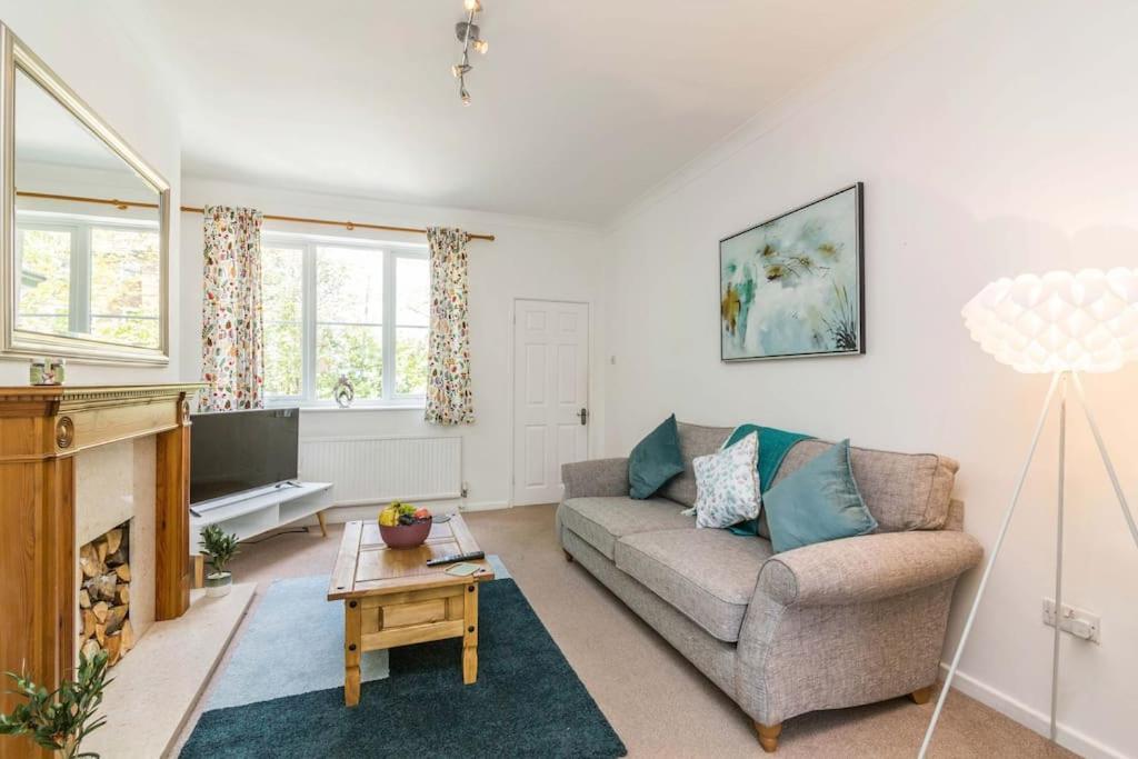 Lovely Home With Four Bedrooms And Private Garden And Parking, Close To Nottingham City Centre Exterior foto