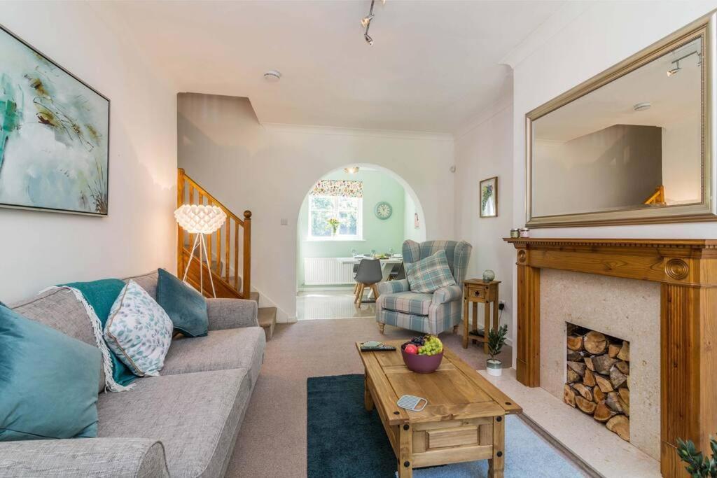 Lovely Home With Four Bedrooms And Private Garden And Parking, Close To Nottingham City Centre Exterior foto