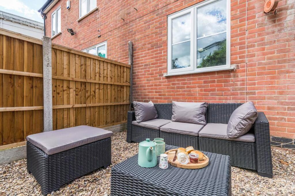 Lovely Home With Four Bedrooms And Private Garden And Parking, Close To Nottingham City Centre Exterior foto
