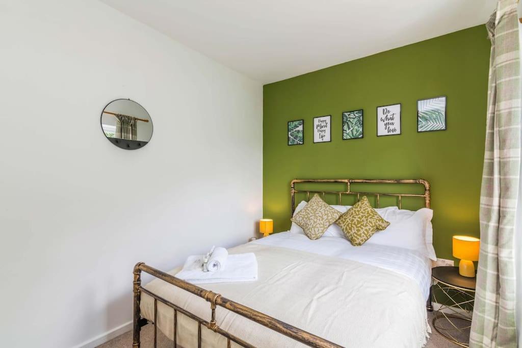 Lovely Home With Four Bedrooms And Private Garden And Parking, Close To Nottingham City Centre Exterior foto