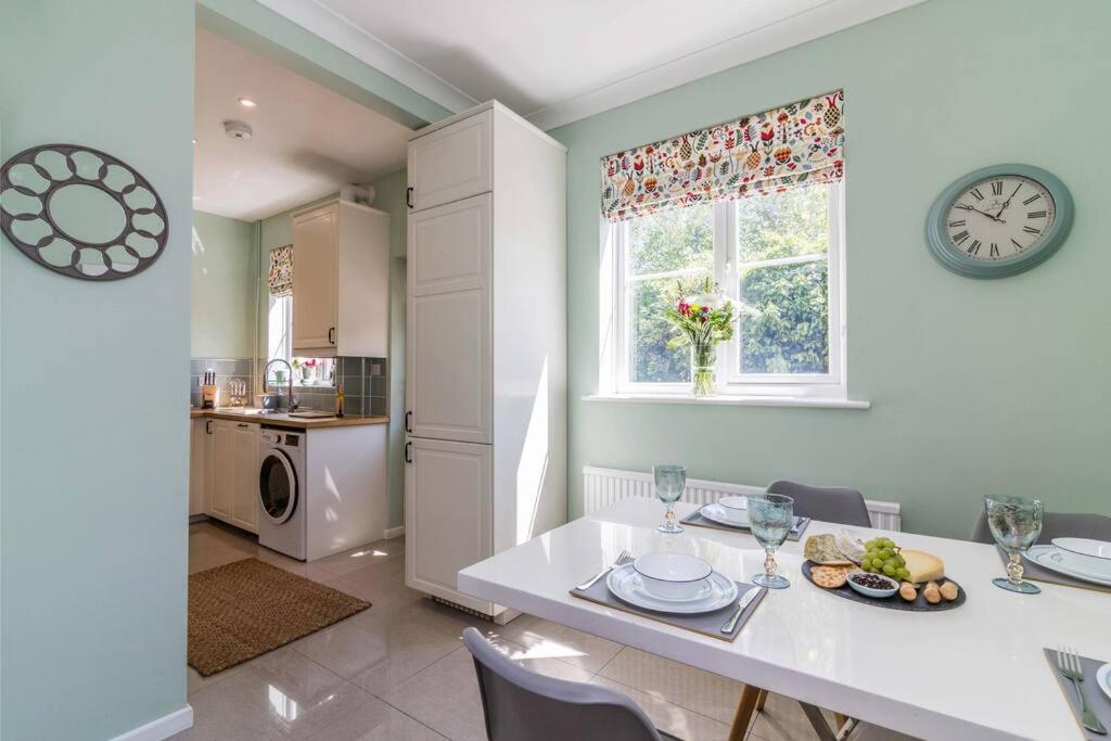 Lovely Home With Four Bedrooms And Private Garden And Parking, Close To Nottingham City Centre Exterior foto