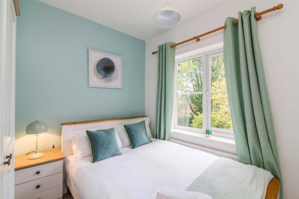Lovely Home With Four Bedrooms And Private Garden And Parking, Close To Nottingham City Centre Exterior foto